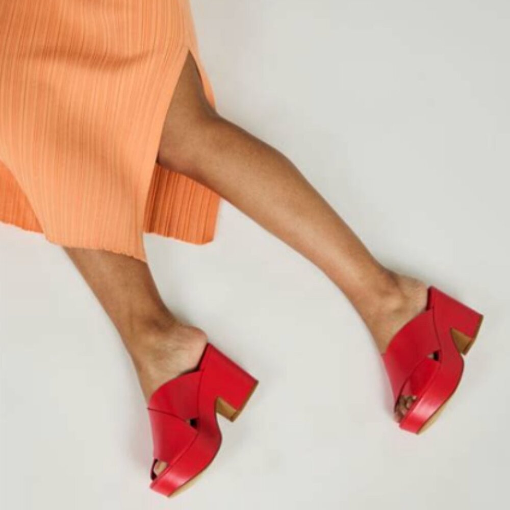 EUC Intentionally Blank Dame Mule (Sz 38)